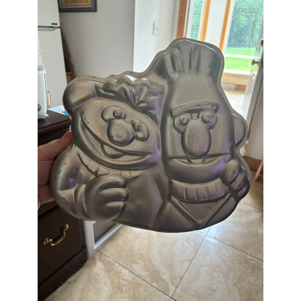 Bert and Ernie Cake Pan Wilton Sesame Street Muppets 1971-1977 502-7423